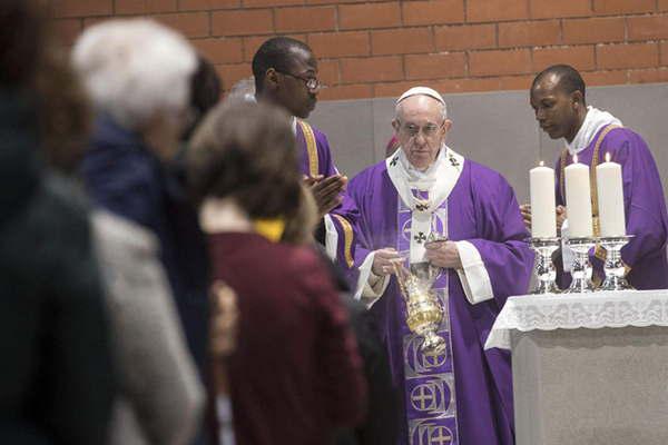 Francisco pide no combatir el mal con otro mal