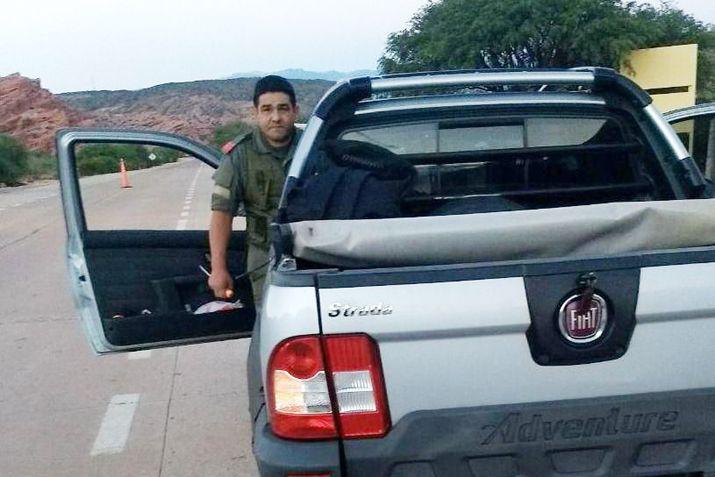 Un hombre y una mujer viajaban a Cafayate desde la capital salteña en una camioneta donde llevaban la droga oculta 