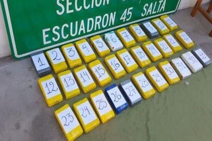 Secuestran maacutes de 34 kilos de cocaiacutena en una camioneta