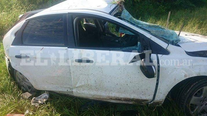 Cinco heridos tras el vuelco de un auto sobre Ruta 6