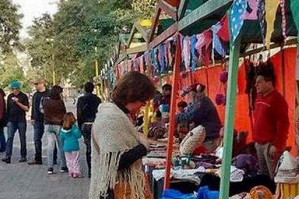 La Feria de Artesanos vuelve este domingo con una renovada propuesta