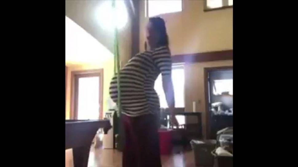 Una embarazada juega con un hula hula y es furor en Internet