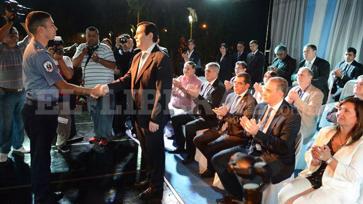 El Gobernador presidioacute la ceremonia de egreso de 427 agentes de policiacutea