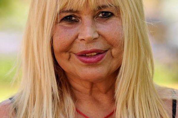 Locutora del programa de la diva pide trabajo en las redes