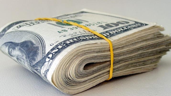 Nuevo récord del dólar que alcanzó los 2054 para la venta al pblico