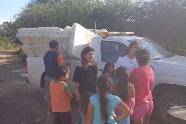 El Gobierno de la provincia y el municipio asistieron  a una familia que perdioacute todo en un incendio