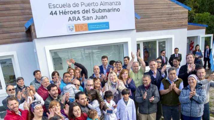 Inauguraron una escuela en honor a los 44 Heacuteroes del ARA San Juan en Ushuaia
