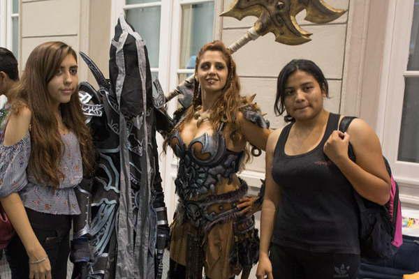 Miles de santiaguentildeos vivieron el pre evento del Expo Animeacute Cube