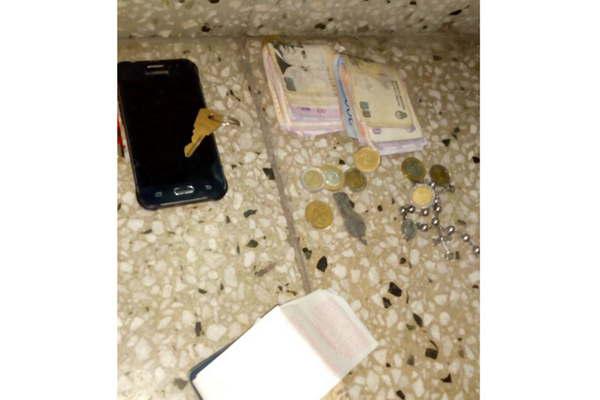 Lo atrapan con cocaiacutena de maacutexima pureza y 7000 pesos en la peatonal 