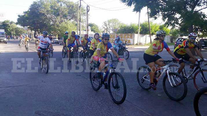 Motociclistas y ciclistas peregrinaron al santuario de Mama Antula