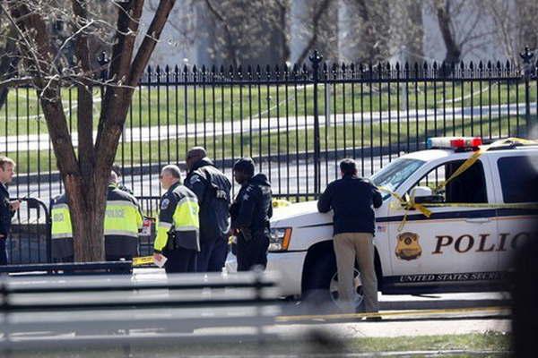 Un hombre se suicidoacute frente a la Casa Blanca 