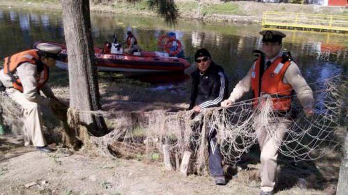 Hallan 2 mil metros de red en el embalse de Riacuteo Hondo