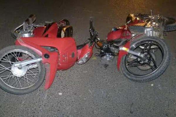 Dos motociclistas chocaron de  frente en la ruta 34