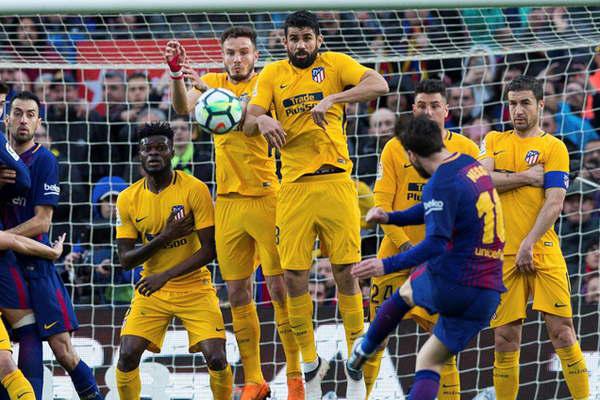 Messi hizo un golazo de tiro libre y llegoacute a los 600 