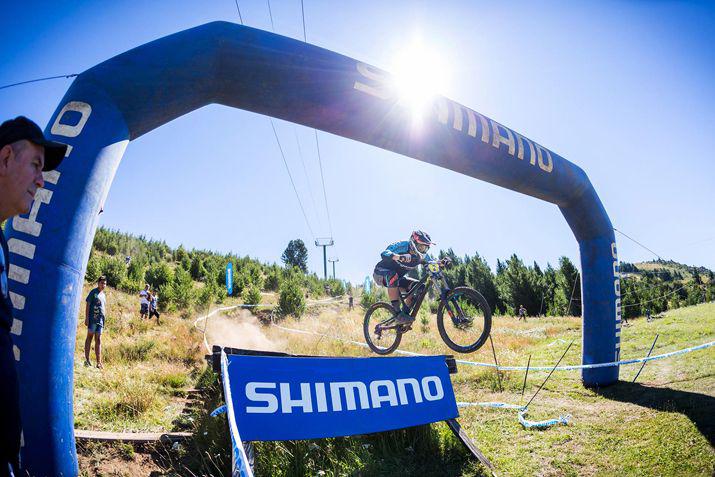 Acuña mete un ltimo salto y cruza la meta El chileno sorprendió a los consagrados FOTO-  Claudio Olguín