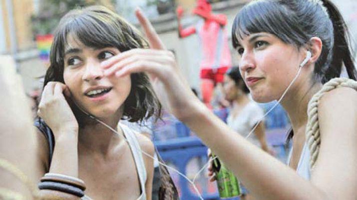 Advierten que habraacute una generacioacuten de sordos por el mal uso de auriculares