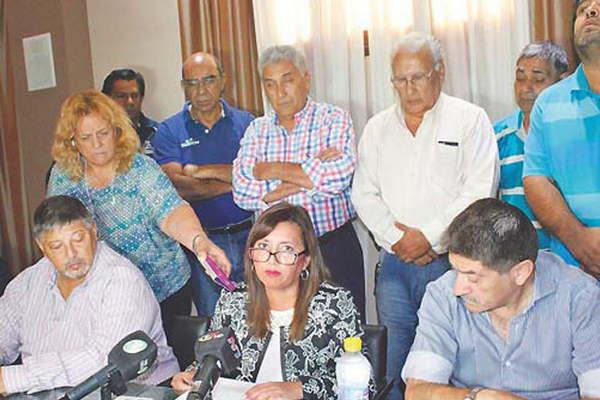  Fuentes anuncioacute un aumento salarial para empleados municipales de la Capital
