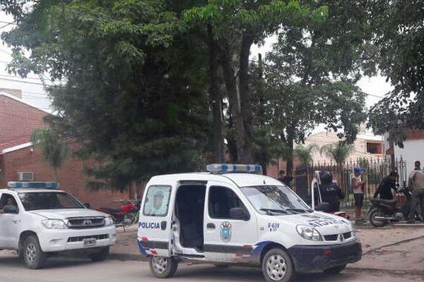 Le gatilloacute dos veces a un remisero para robarle el celular