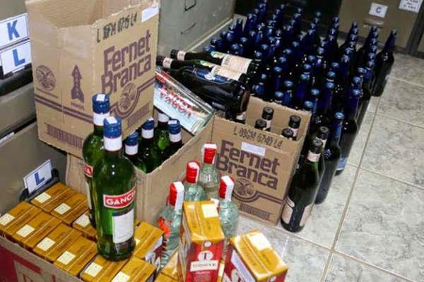 Desalojan fiesta del UPD y secuestran bebidas con alcohol