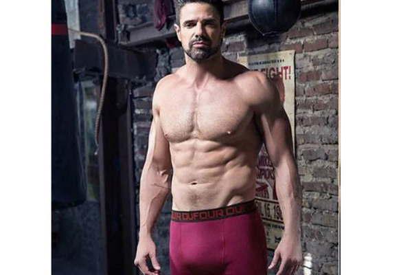 Luciano Castro calentoacute la red social  