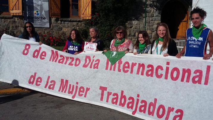 Poliacuteticos actores y famosos apoyaron el 8M a traveacutes de las redes