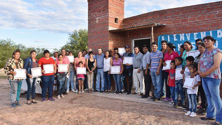 Entregan viviendas sociales en el Departamento Figueroa