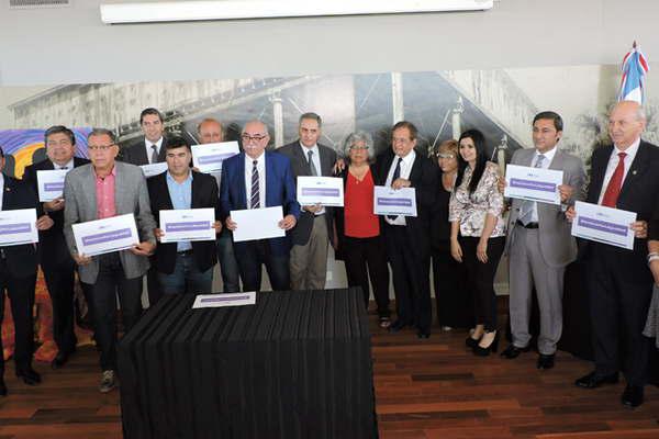 Legislatura- firman acta compromiso Hombres por la Igualdad