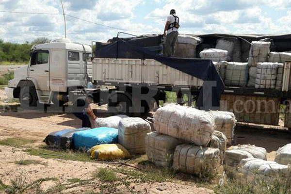 Secuestran cargamento de mercaderiacutea ilegal valuado en 5 millones