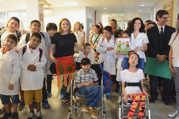 La Fundacioacuten Hamburgo entregoacute donaciones en la escuela Hellen Keller
