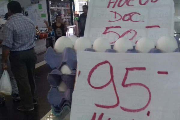 VIDEO  El huevo subioacute 40-en-porciento- y la docena cuesta maacutes que un kilo de pollo