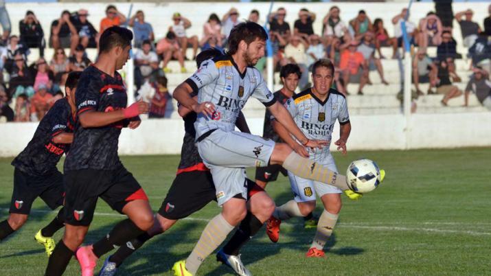 SEGUIacute EN VIVO  Olimpo cae ante Coloacuten y se hunde en el descenso