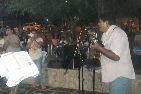 Peregrinacioacuten y encuentro entre la Virgen de Loreto y Mama Antula
