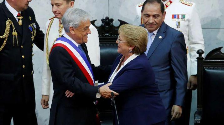 Pintildeera recibioacute los atributos del mando y ya es presidente de Chile