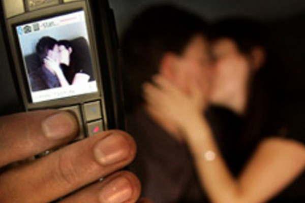 Violaba y mostraba videos hot a sobrina desde los 8 antildeos