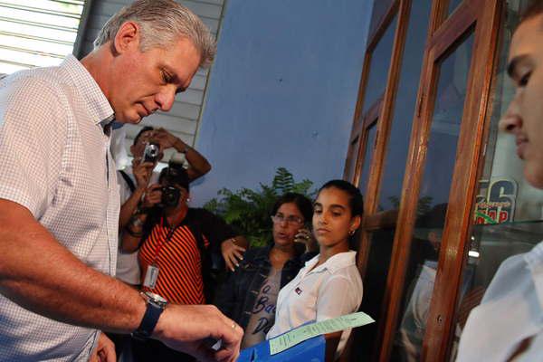 Diacuteaz-Canel relevariacutea a Castro en la presidencia de Cuba