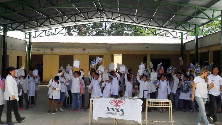La Fundacioacuten Urunday distribuye donaciones en distintas escuelas