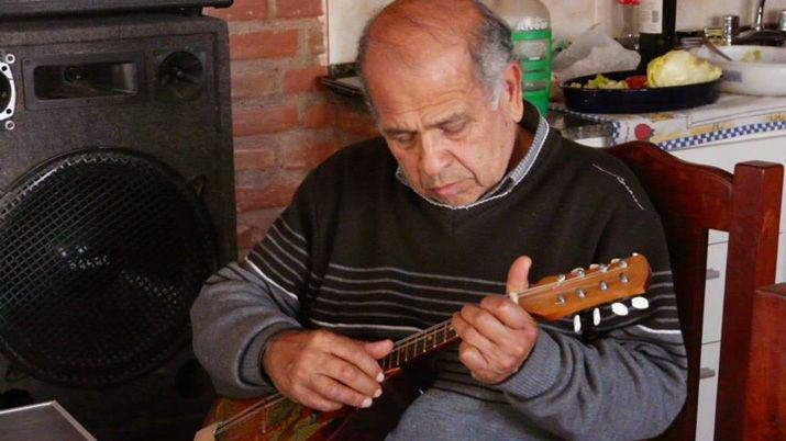 VIDEO  Asiacute despidieron los restos del hijo de Don Sixto Palavecino