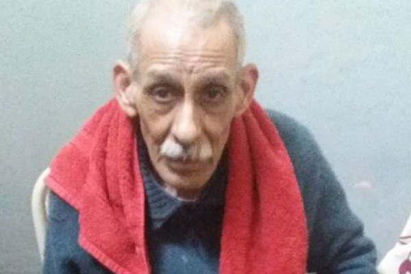 Anciano portentildeo con un bolso con 290 mil estaacute perdido en Santiago