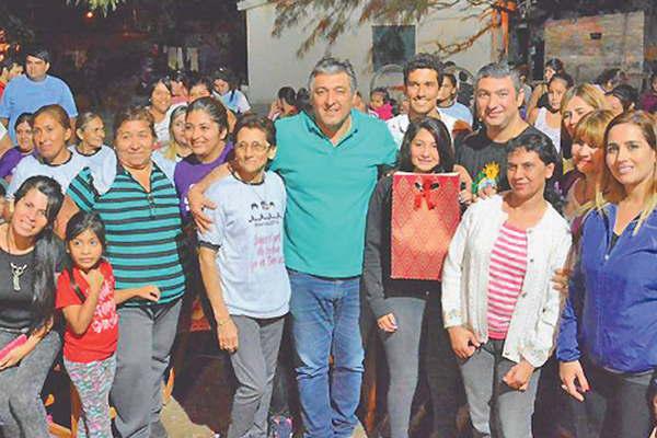 Representantes del Municipio organizaron una velada para mujeres del barrio Villa Suaya