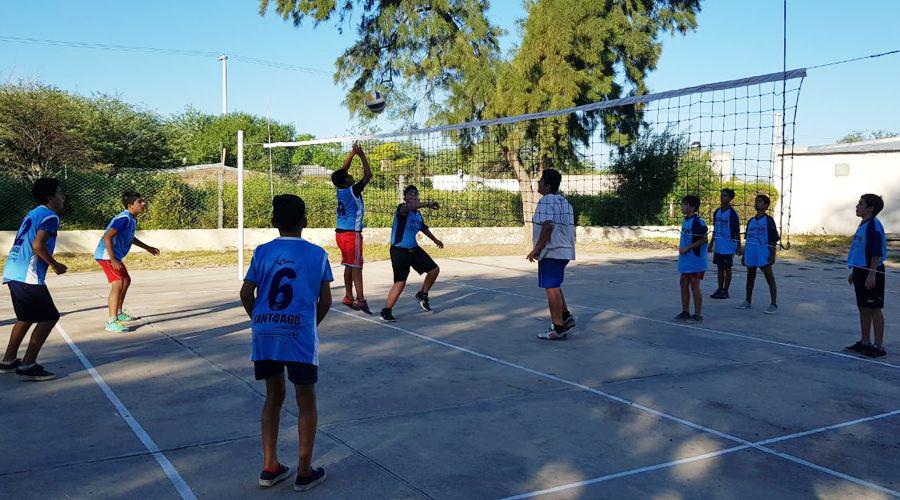 Antildeatuya- reinauguran espacio deportivo en escuela primaria
