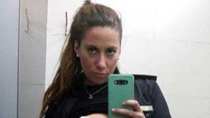 Escaacutendalo- se viralizaron fotos hot de una policiacutea con uniforme