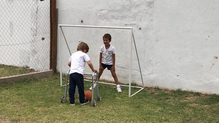 VIDEO  El ejemplo de amor de dos nenes del Big Ben School