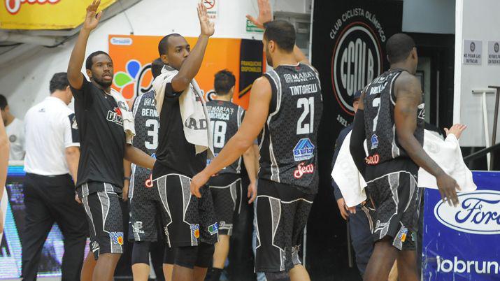 Mantildeana Oliacutempico enfrenta a San Martiacuten de Corrientes