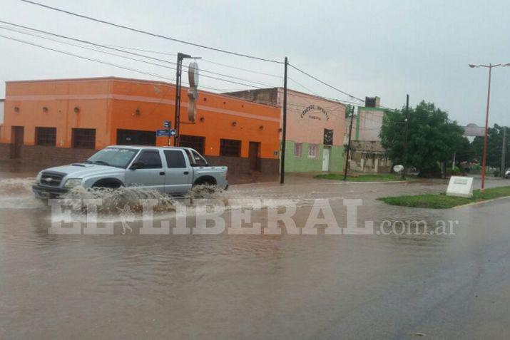 Las calles se vieron afectadas por la intensa lluvia