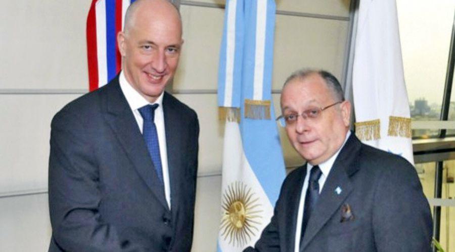 Dialogan sobre el viaje de familiares de caiacutedos hacia las Islas Malvinas