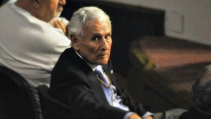 Revocan la prisioacuten domiciliaria de Etchecolatz