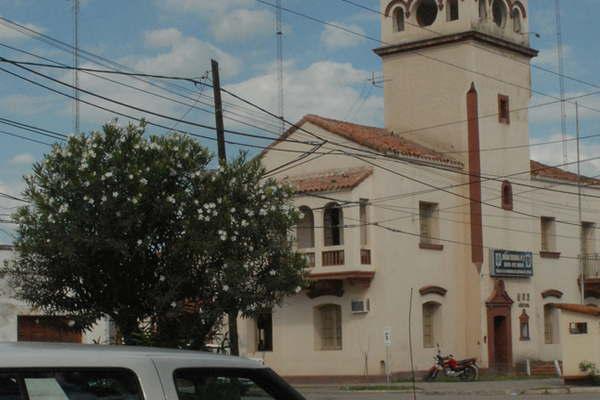 Rompen una puerta  y se llevan 5000  y hasta la mercaderiacutea 