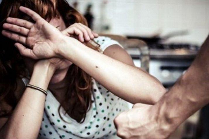 La mujer logró llamar a la policía en medio de los incidentes