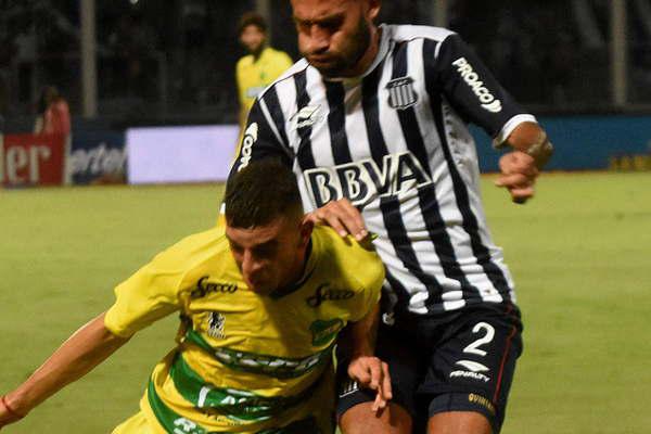 Talleres bajoacute a Defensa y acecha al liacuteder Boca 