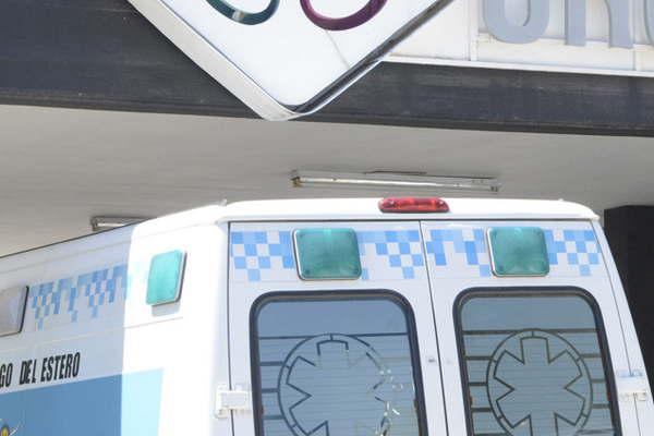 Pequentildeo se debate entre la vida y la muerte al ser herido con una amoladora